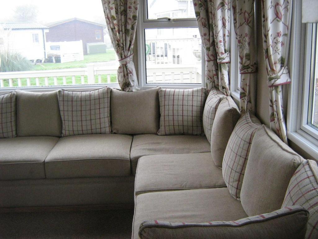 Lovely 6 Berth Caravan With Decking At Carlton Meres In Suffolk Ref 60058M Saxmundham Exterior photo